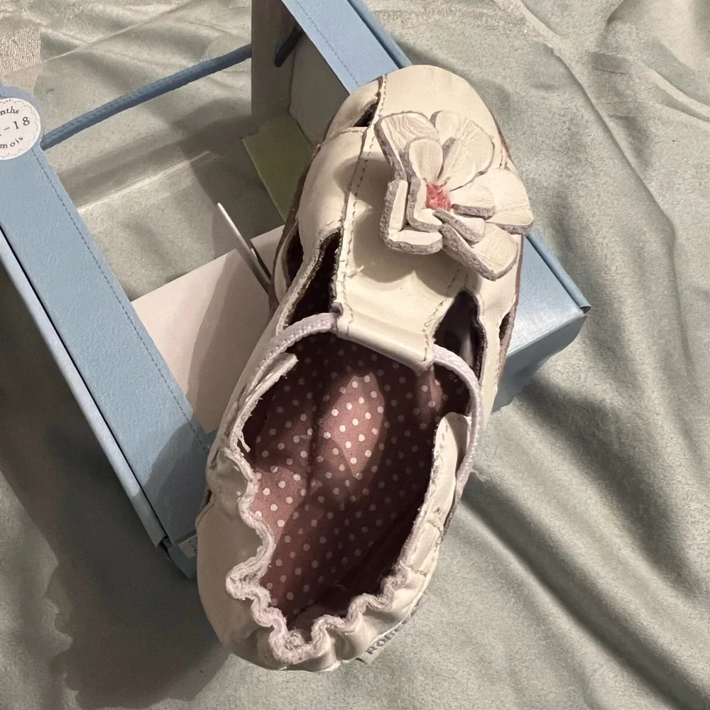 Robeez Claire Mary Jane 12-18mo white with flower accent leather shoe